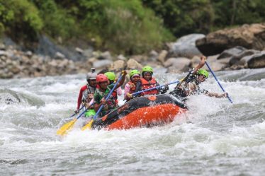 Peralatan Keselamatan dalam Permainan Arung Jeram