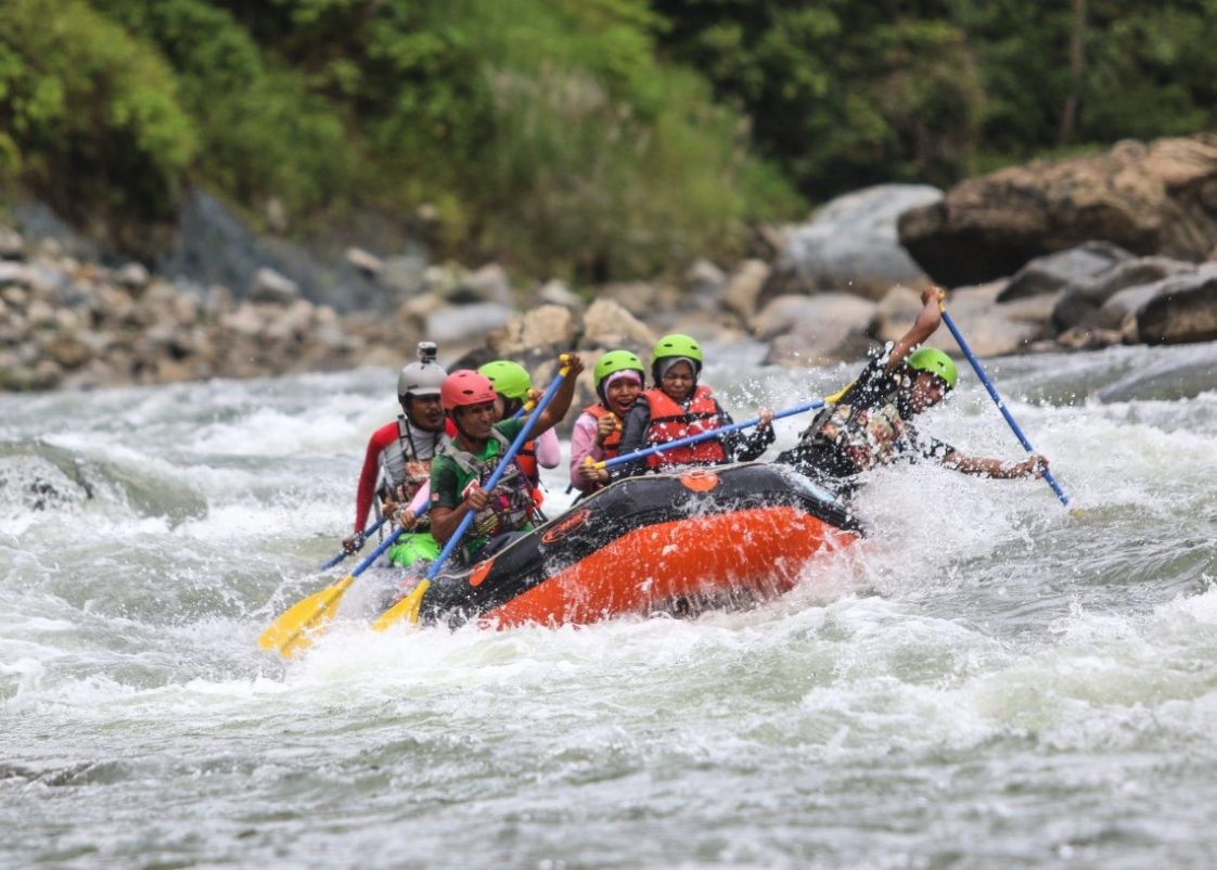 Peralatan Keselamatan dalam Permainan Arung Jeram