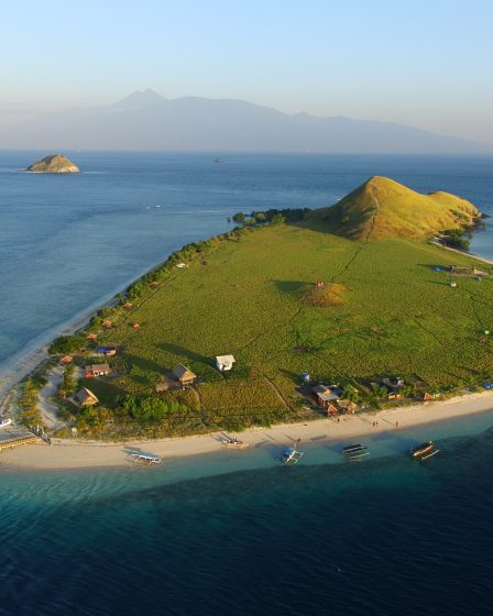 Pulau Kenawa Lombok to Komodo Boat Trip