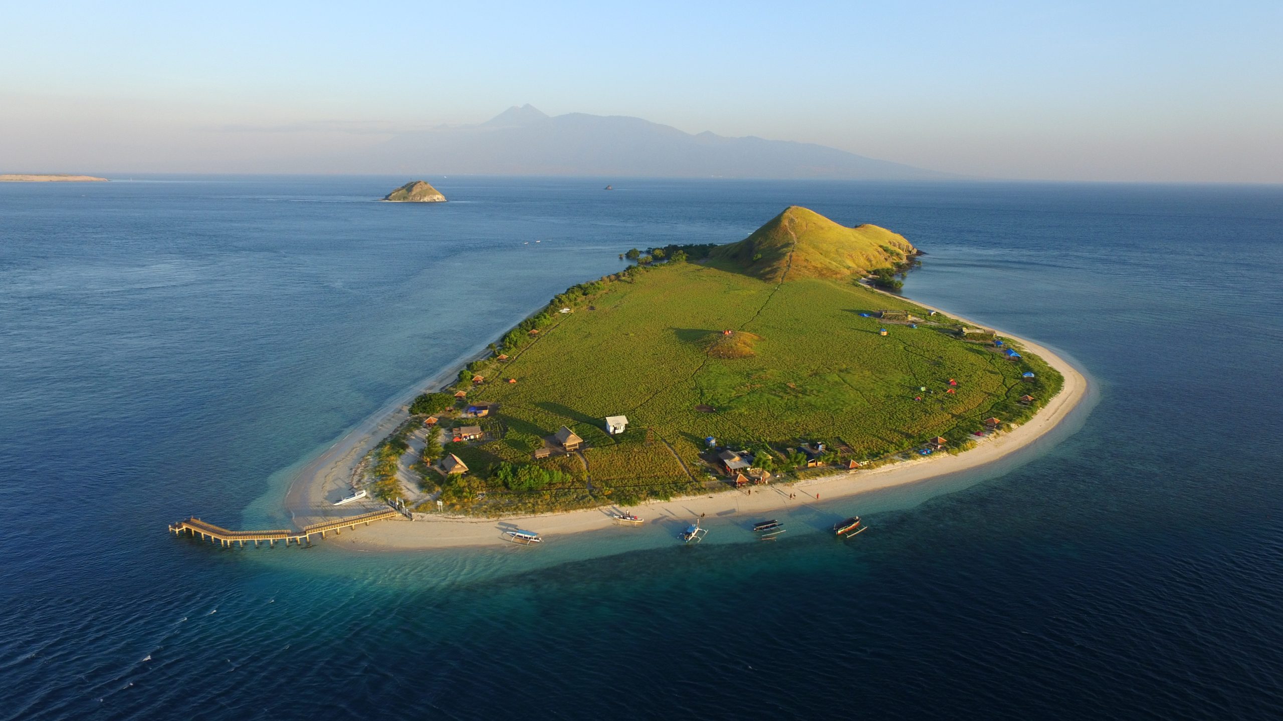 Pulau Kenawa Lombok to Komodo Boat Trip