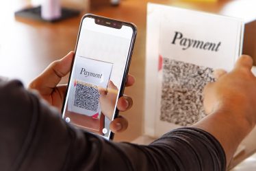 Kelebihan dan Kekurangan QRIS: Dampak Positif dan Batasan QRIS dalam Pembayaran Modern